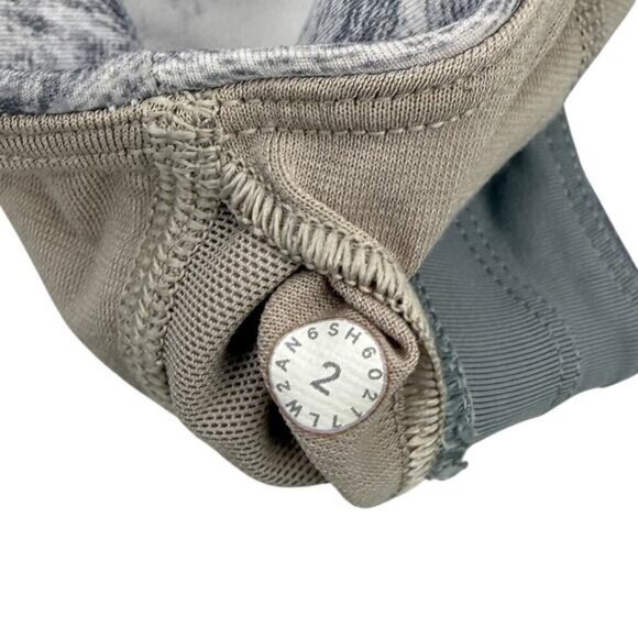 LULULEMON Train Times Bra Sz 2 Breeze By White Light Cast / Light Cast - Picture 7 of 7